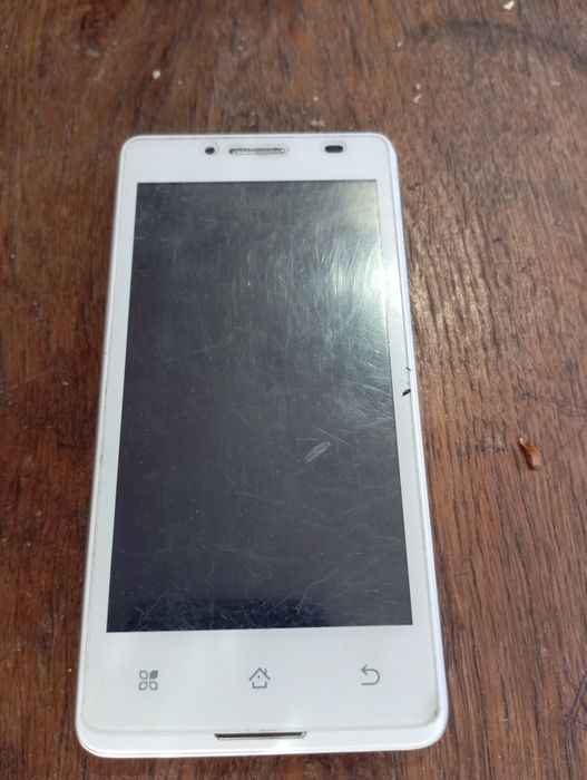 Телефон робочий є зарядка