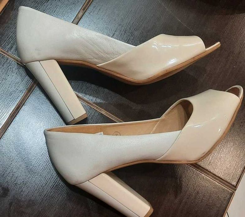 Buty na obcasie Darbut skórzane, rozmiar 39