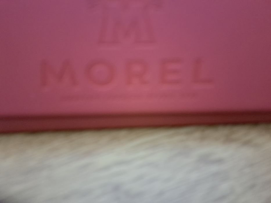 Vendo óculos modernos