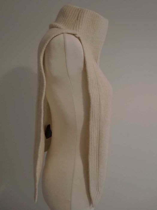 Golf Ponczo Kremowy Sweter bez Rękawów i Boków Kamizelka z Wełną Szal