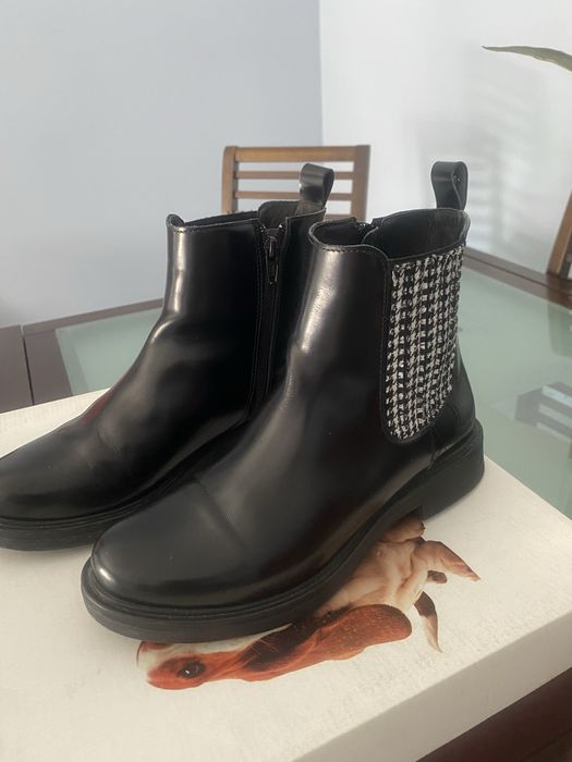 Botas em pele preto da Hush Pupples