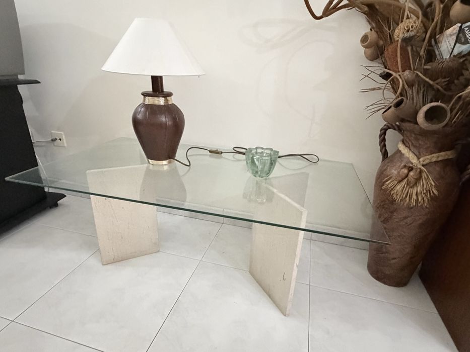 Conj. Sala: sofás pele, mesa jantar vidro com 6 cadeiras, mesas centro