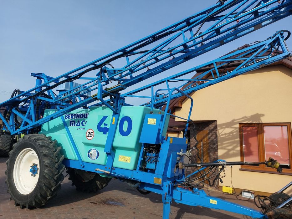 Opryskiwacz Berthoud Mack 40 2002r.24/21m