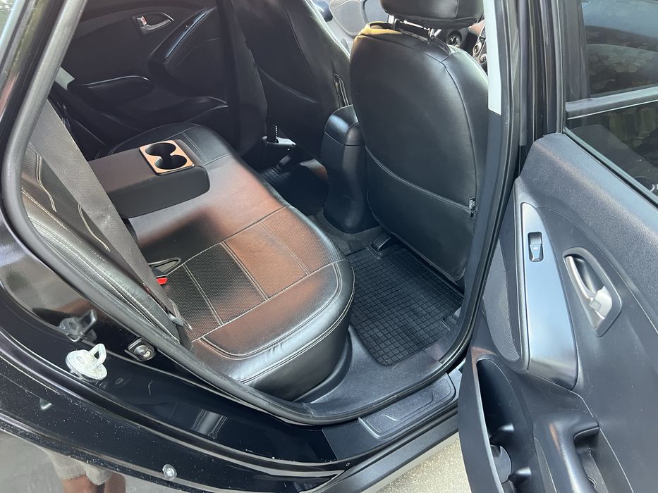 Hyundai  (Tucson ) 2011 2.0 бензин НЕ БИТ !
