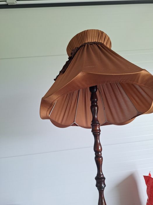 Stylowa lampa drewniana