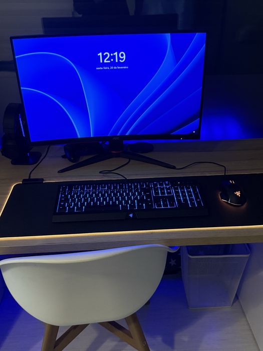PC Alienware R13 com monitor e periféricos