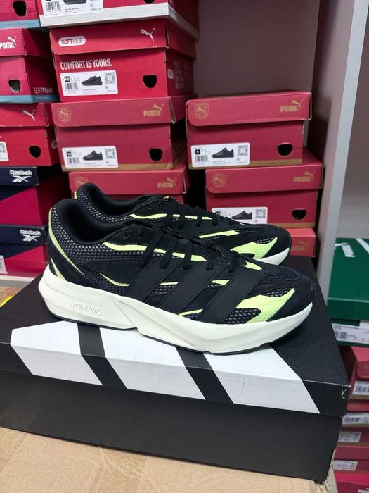 Чоловічі кросівки Adidas lightblaze jh6945 Оригінал: 2 560 грн
