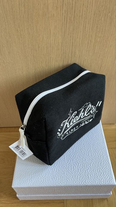 Kosmetyczka podróżna materiałowa na suwak czarna unisex Kiehls