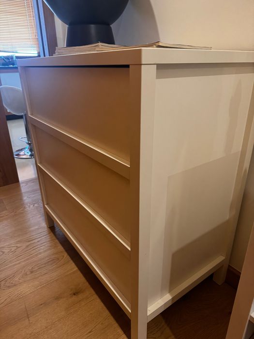 Cómoda IKEA branca