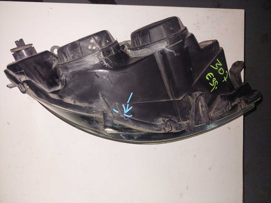 farol esq Peugeot 307