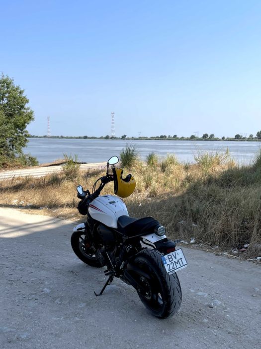 Vendo Yamaha XSR 700 praticamente nova, modelo 2025