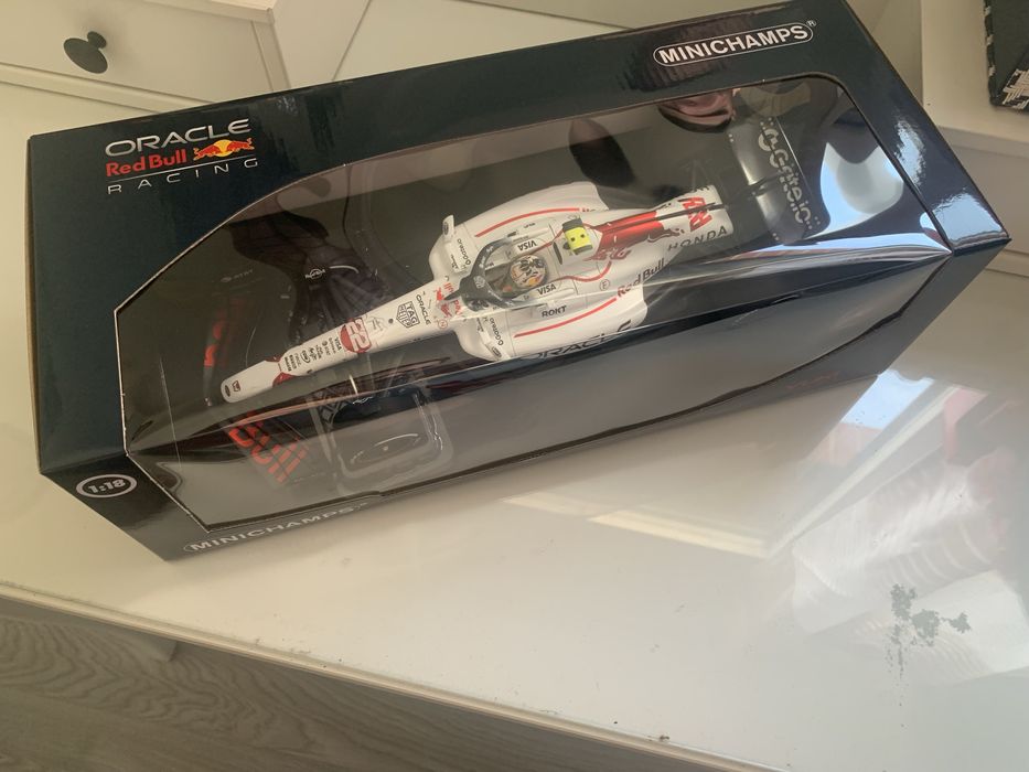 F1 minichamps 1:18 Yuki Tsunoda