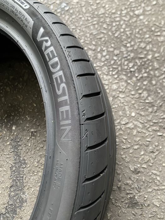 Pneus 215/40/18 Vredesteina Ultrac