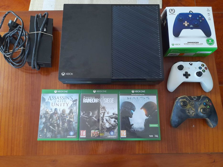 Xbox One + comandos + jogos