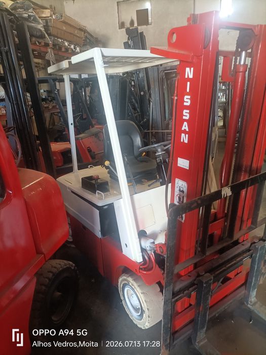 Empilhador Nissan elétrico de duas toneladas