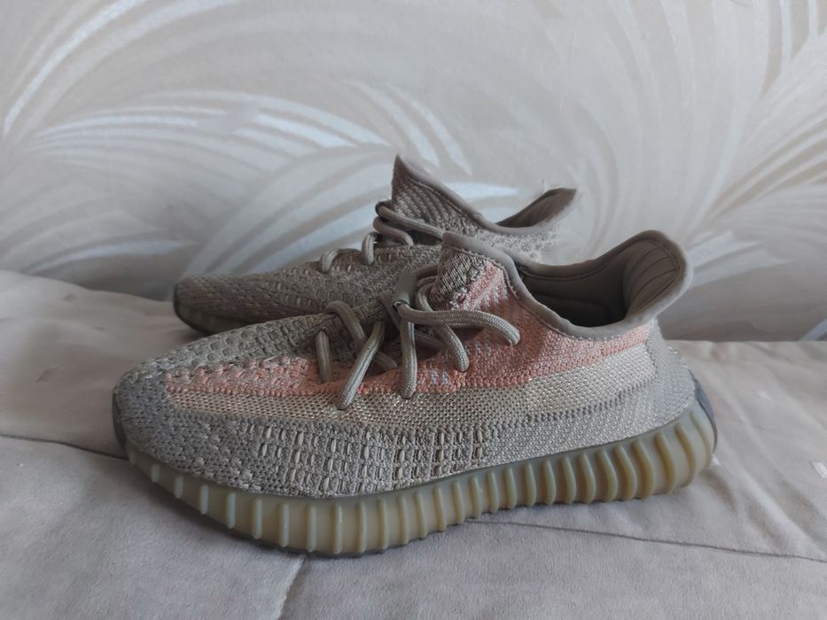 Кроссовки  Adidas Yeezy Boost 350 V2,р. 36,5