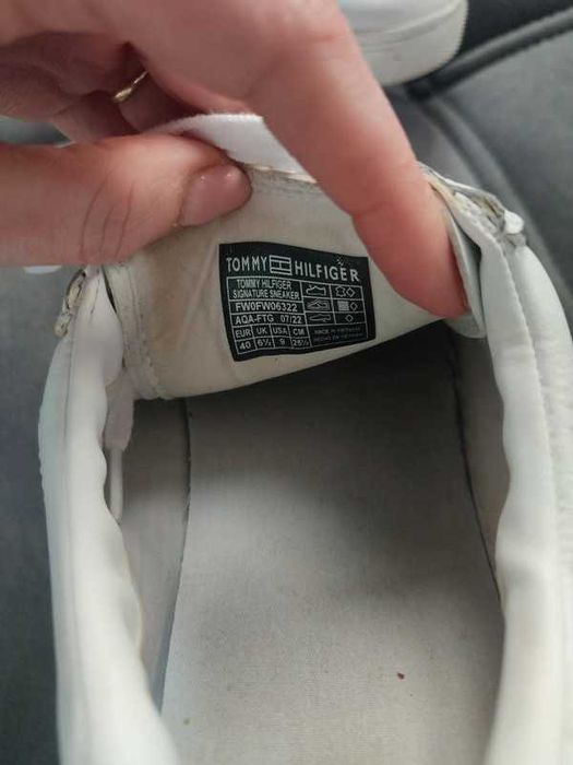 Sygnowane tenisówki z podeszwą typu cupsole rozm. 40 Tommy Hilfiger