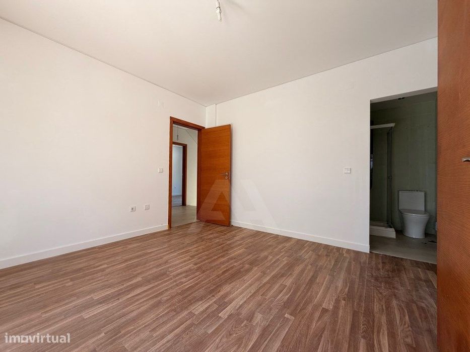 Moradia T4 em Mina de Água, Amadora