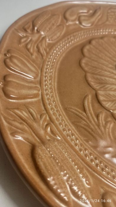 Travessa com peru em relevo