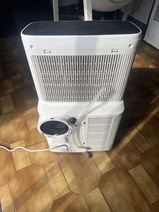 Ar Condicionado Portátil BECKEN BAC10172WH (24 m2 - 12000 BTUs - Branco)