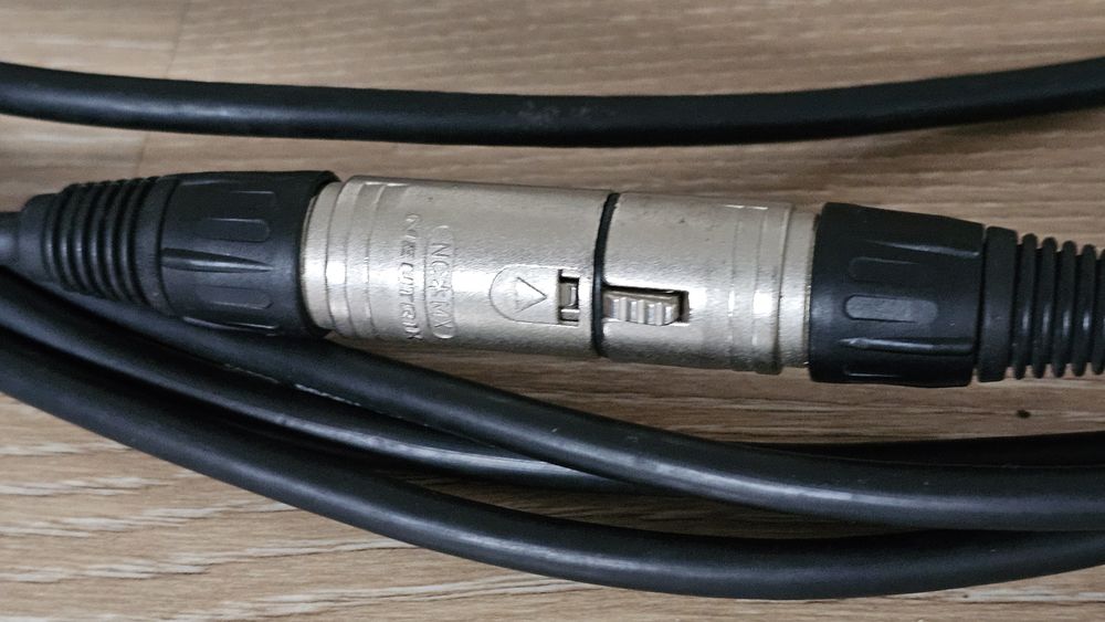 Sprzęt muzyczny, mikrofony,stojaki,futerał,kable itp