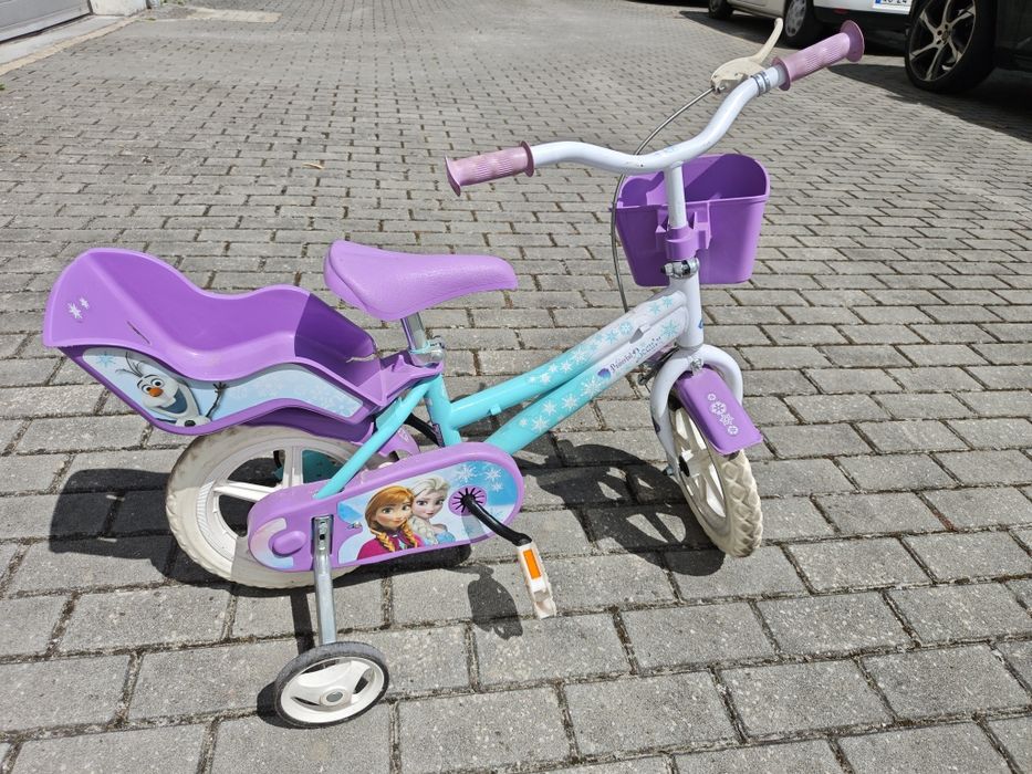Bicicleta criança Disney Frozen com rodinhas, cesto e cadeira boneca