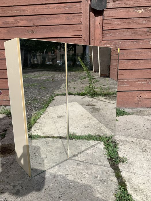 Lustro łazienkowe białe z pułkami używane