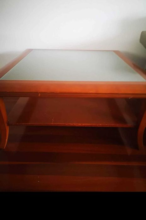 Mesa de sala em cerejeira