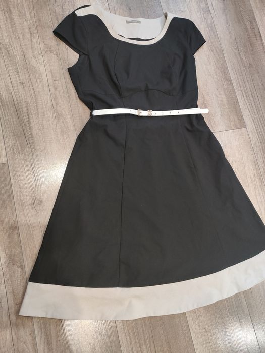 Elegancka sukienka z paskiem