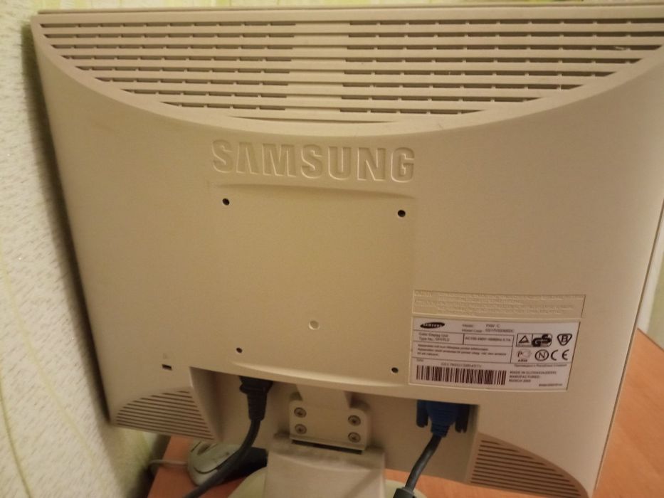 Продам монітор samsung syncMaster 710v