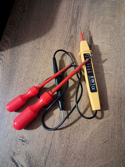 Elektryk z wieloletnim doswiadczeniem