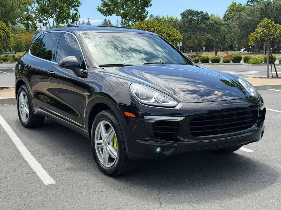 Porsche Cayenne Hybrid      2016