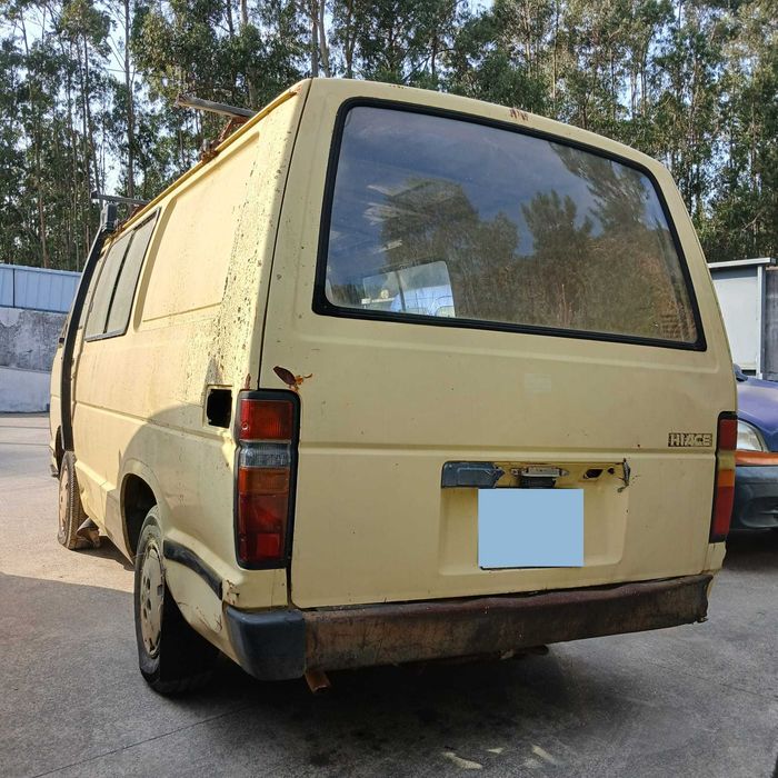 Toyota Hiace 2.4D-4D de 1990 - Peças Usadas