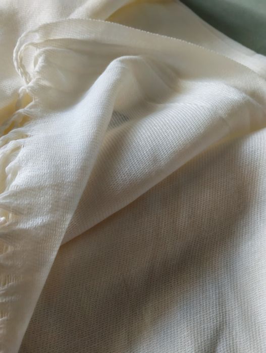 Cudny Kaszmirowy Lekki Kremowy Szal / 100% Cashmere