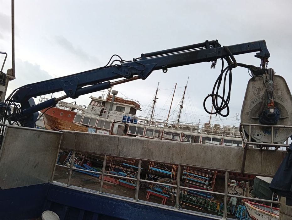 2  gruas em bom estado