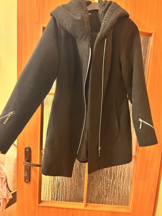 Damski czarny płaszcz