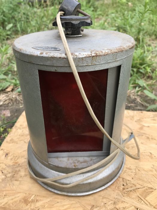 Фонарь красный для печати фотографий б/у