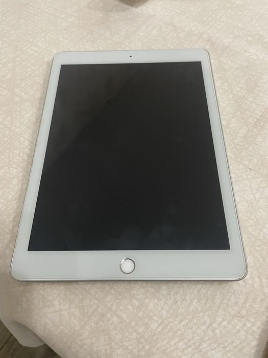 Apple iPad 5 (2017) 9.7” — на запчастини