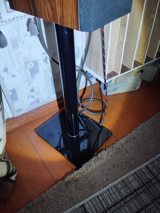 Продам универсальные стойки для колонок