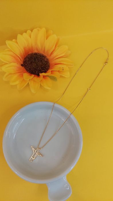 Colar Cristo, semijoia de qualidade,  folheado a ouro 18.