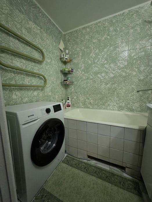 кімната/вул.Коломийська 3/ для дівчини