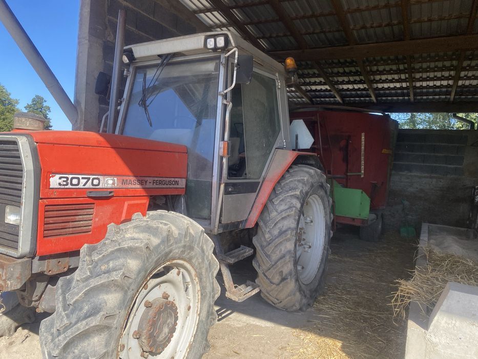 Wóz paszowy Strautmann Massey ferguson 3070