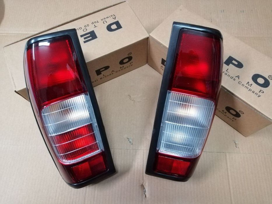 Par de farolins de trás Nissan Navara D22 NOVOS