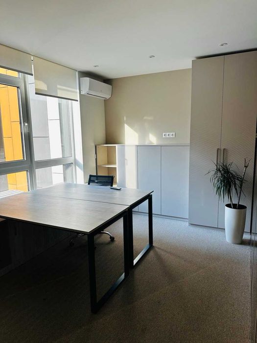 Оренда офісу в центрі,біля метро,вул. Маккейна Джона 3А, 120кв.м. без%