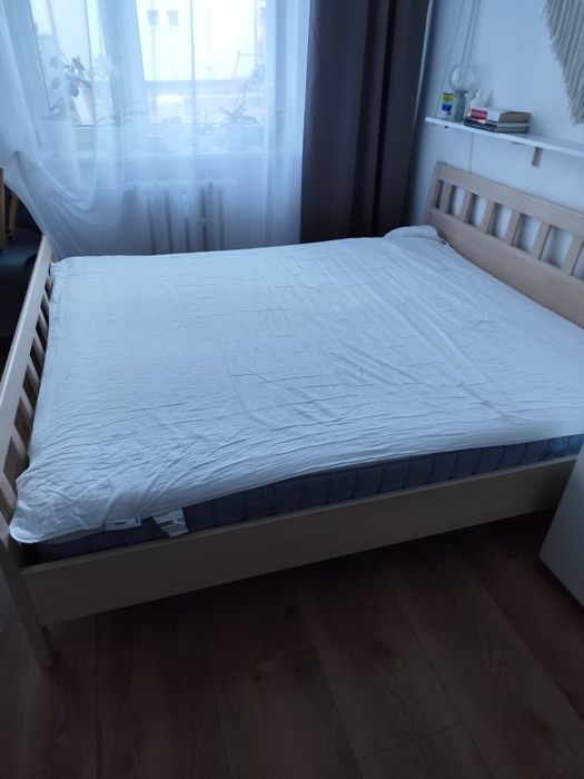 Łóżko podwójne 180x200 ze stelażem