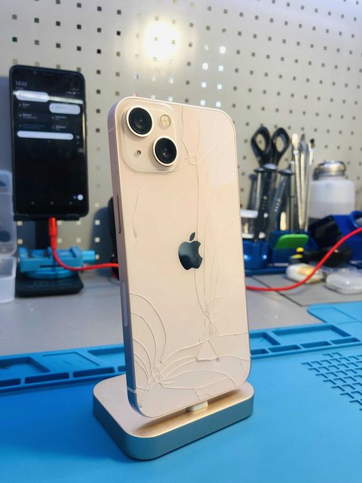 Ремонт телефонів. Заміна задньої кришки/скла iPhone