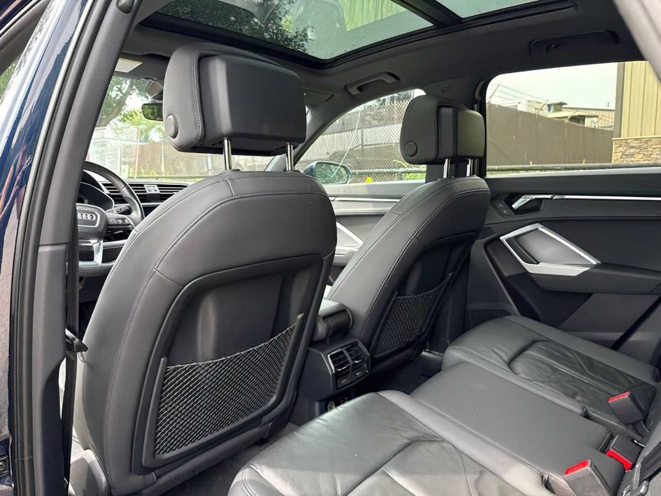 Audi Q3      2020