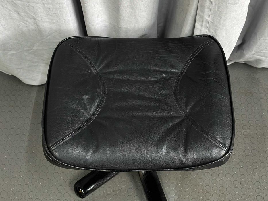 Чорний шкіряний пуф-підніжка/отаманка/шкіряні меблі/пуфи з Європи