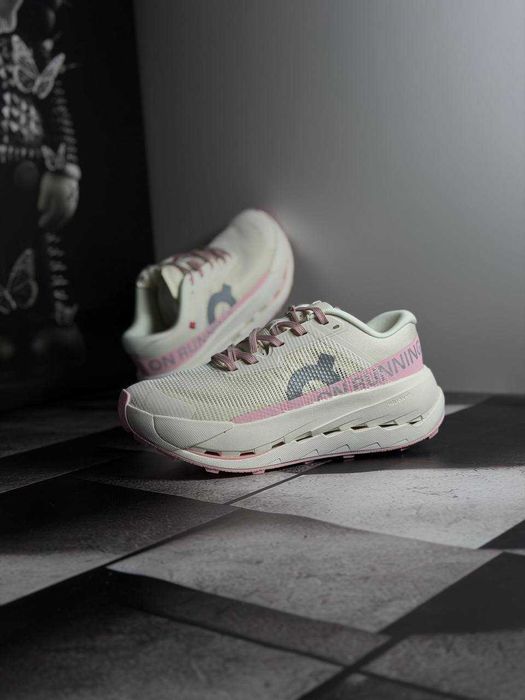Кросівки On Cloudultra 3 white/pink. Жіночі кросівки. Демісезон