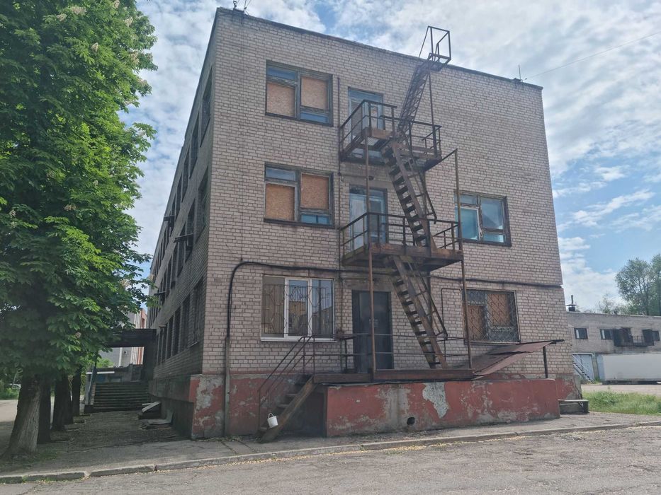 Продаж окремої офісної будівлі